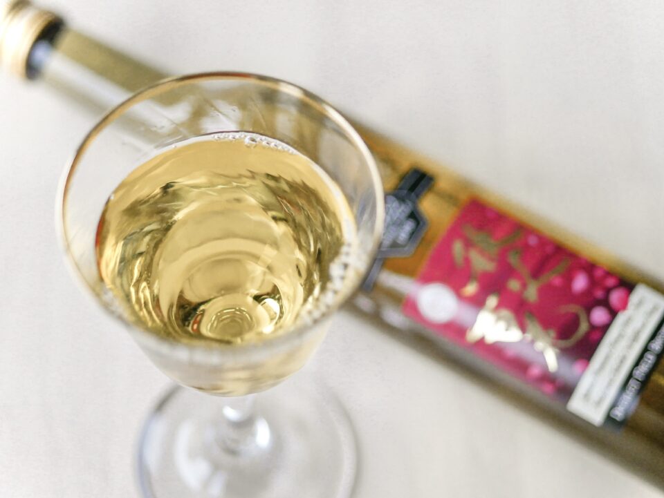 グラスに入った蜂蜜酒