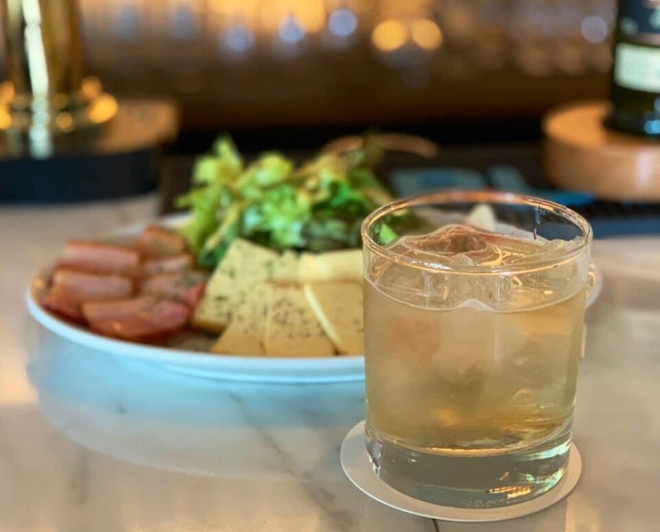 ミードとジンジャーエールのカクテル