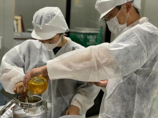 蜂蜜酒の醸造体験の様子