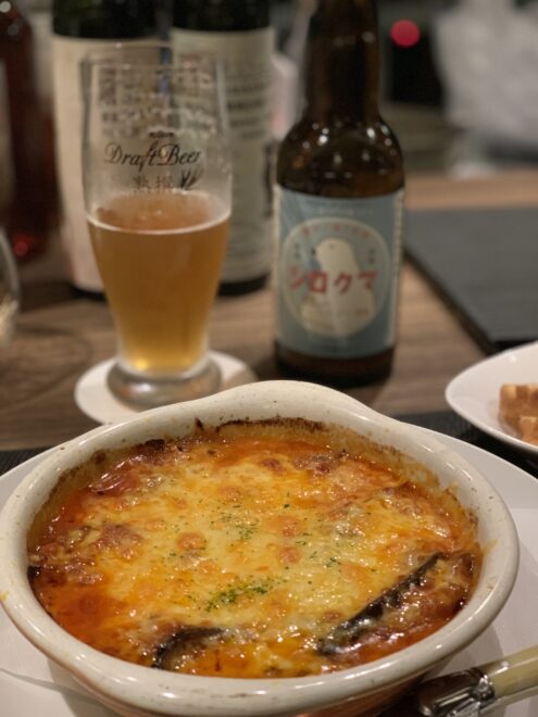 ナスとトマトのチーズ焼きに秩父ビール