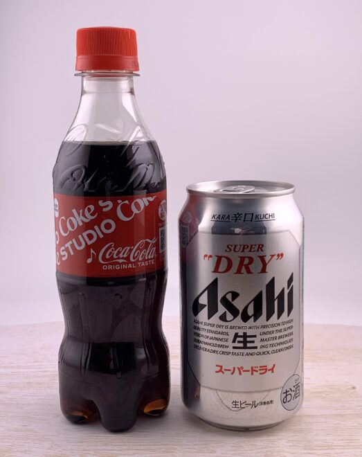 ビールカクテルの素材(アサヒビールとコーラ)