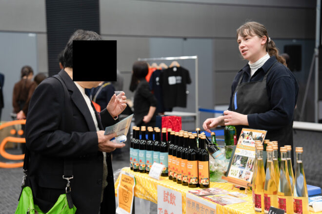 ミード(蜂蜜酒)の試飲販売の様子