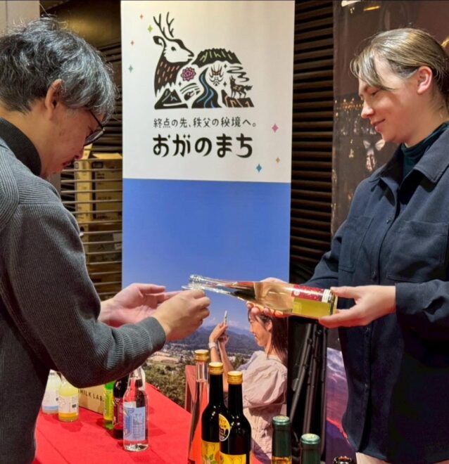 蜂蜜酒(ミード)試飲の様子